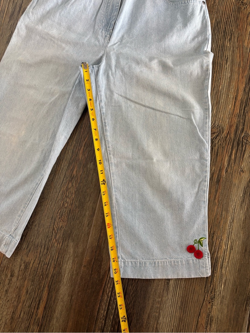 Y2K Christopher & Banks Lt Wash Denim Capris 10 Cherry Embroidered Buttons 2008 - Picture 6 of 13